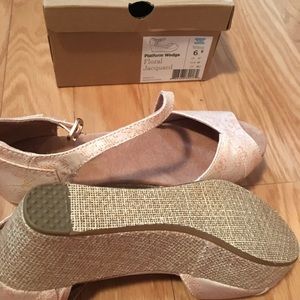 Toms platform wedge